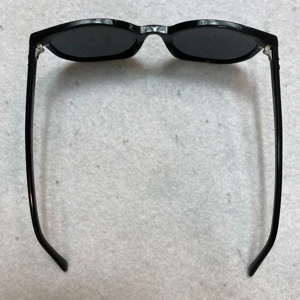 Ray-Ban see scratches